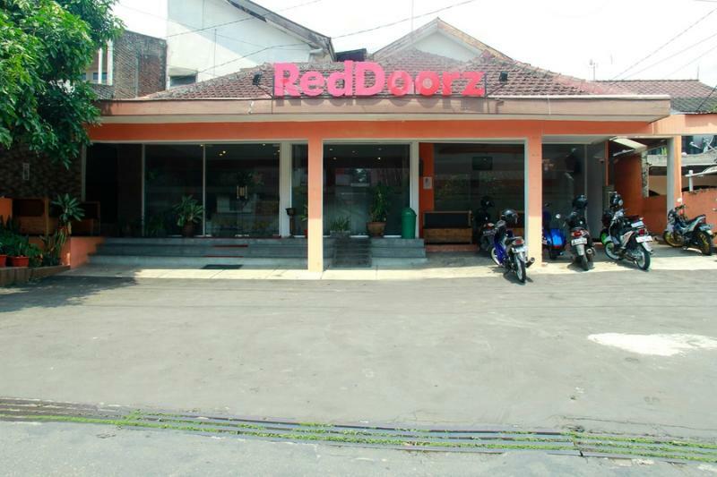 Reddoorz Syariah Near Btc Fashion Mall 반둥 외부 사진
